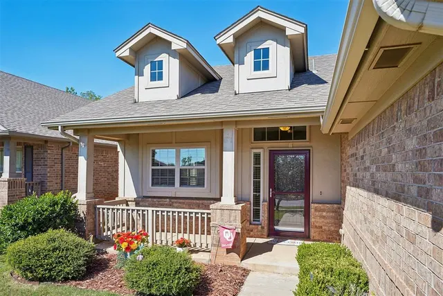 Photo 2 — 1023 Eaglerock Lane, Norman, OK 73069