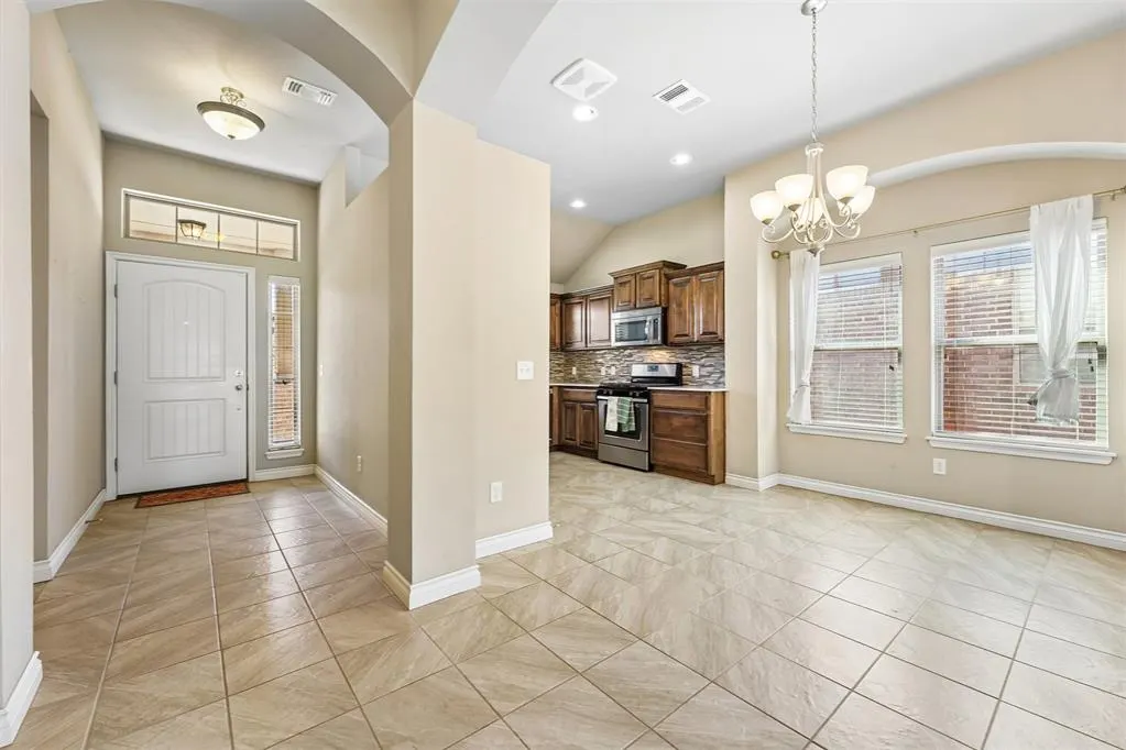 Photo 9 — 1023 Eaglerock Lane, Norman, OK 73069