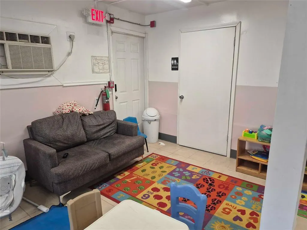 Photo 7 — 617 NW 88th Street, Oklahoma City, OK 73114