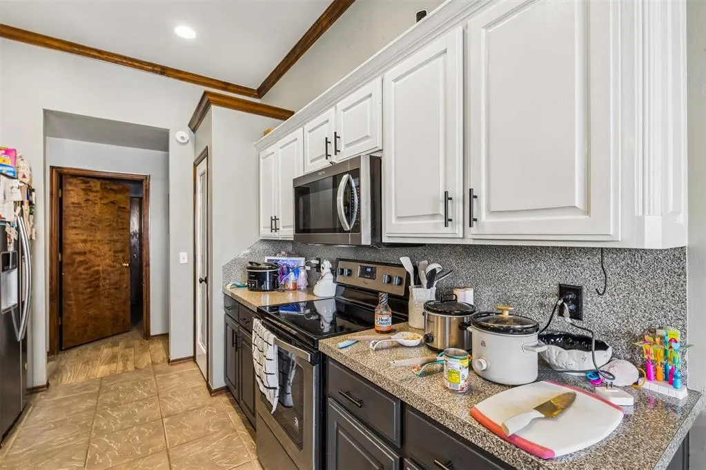 Photo 11 — 15928 Vicki Drive, Oklahoma City, OK 73170