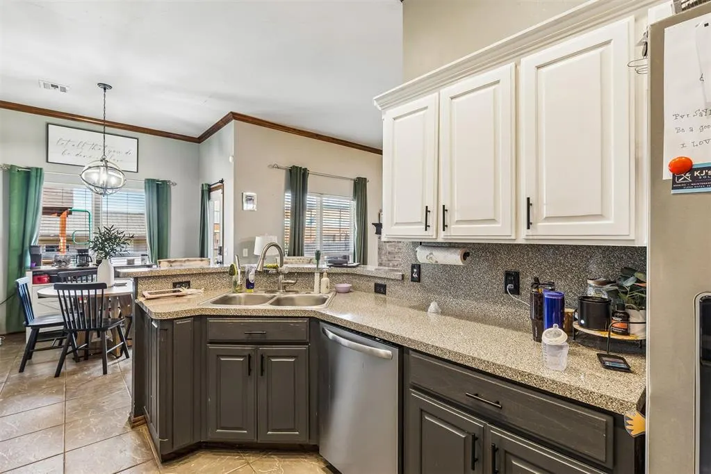 Photo 12 — 15928 Vicki Drive, Oklahoma City, OK 73170