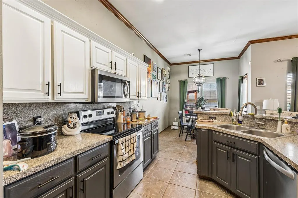 Photo 13 — 15928 Vicki Drive, Oklahoma City, OK 73170