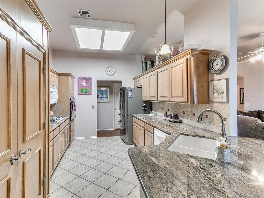 Photo 4 — 3300 Judy Terrace, Moore, OK 73160