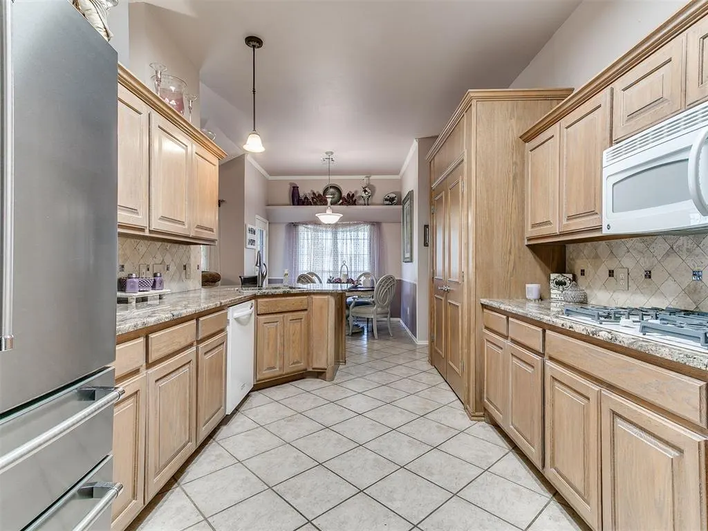 Photo 10 — 3300 Judy Terrace, Moore, OK 73160