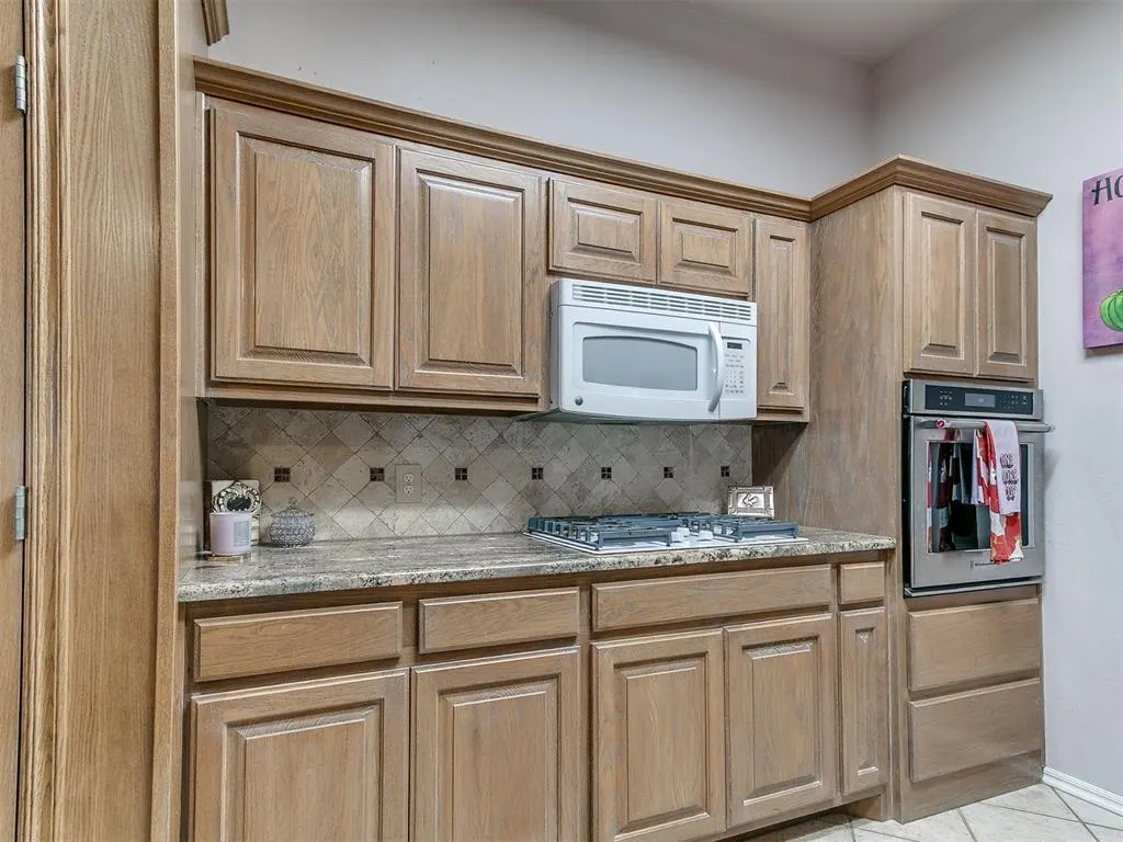 Photo 11 — 3300 Judy Terrace, Moore, OK 73160