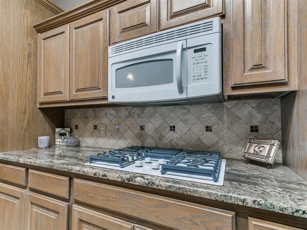 Photo 12 — 3300 Judy Terrace, Moore, OK 73160