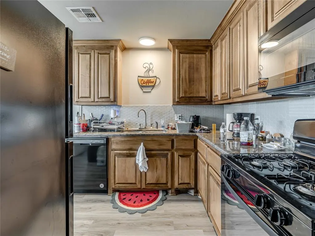 Photo 7 — 9813 NE 7th Street, Midwest City, OK 73130