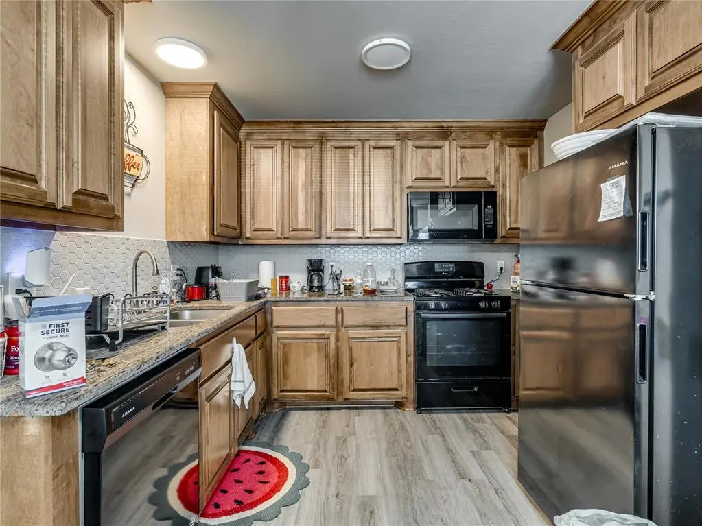 Photo 8 — 9813 NE 7th Street, Midwest City, OK 73130