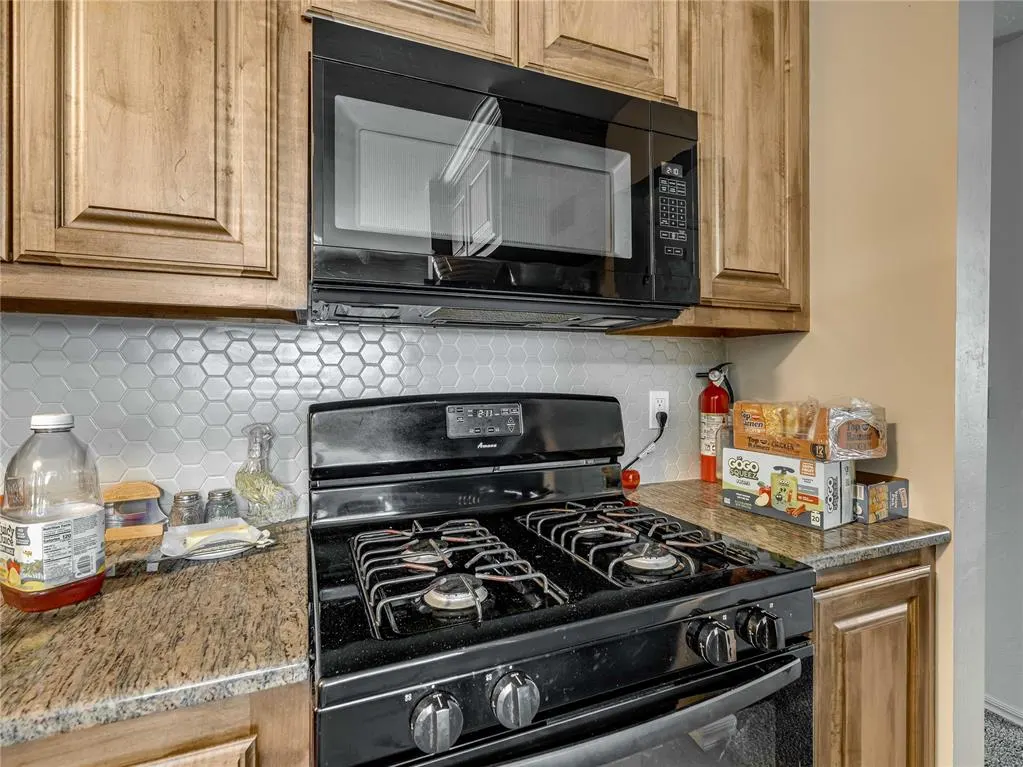 Photo 10 — 9813 NE 7th Street, Midwest City, OK 73130