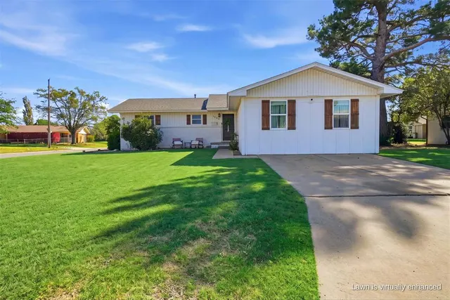Photo 2 — 1608 Wilson Street, Altus, OK 73521