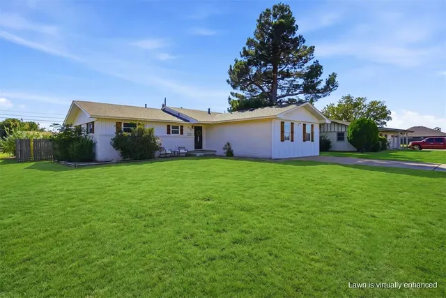 Photo 3 — 1608 Wilson Street, Altus, OK 73521