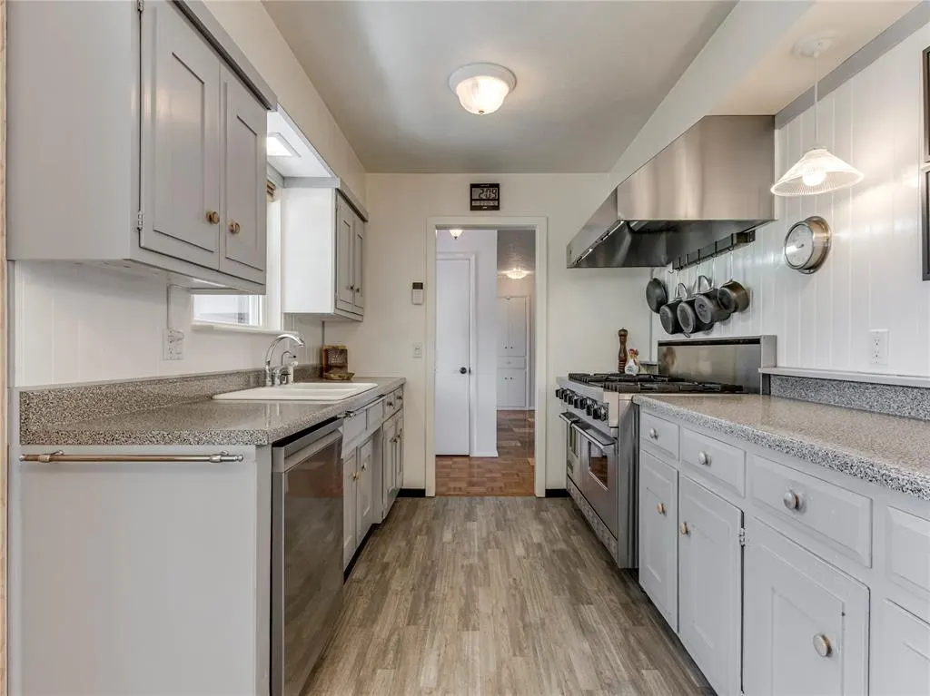 Photo 12 — 1001 W Woodcrest Drive, Midwest City, OK 73110