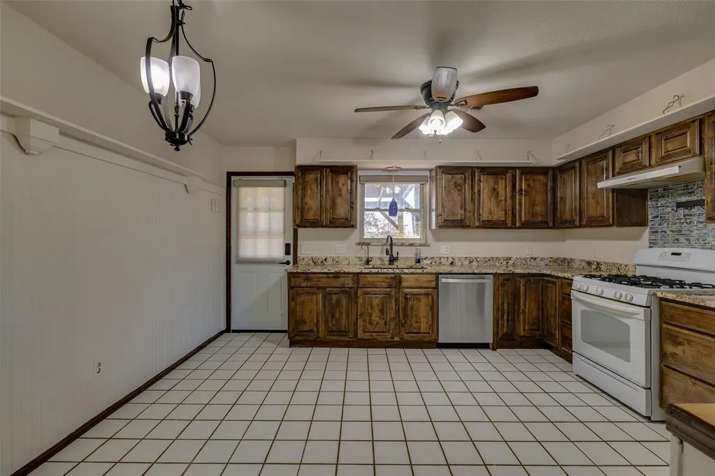 Photo 8 — 2321 County Road 1268, Blanchard, OK 73010