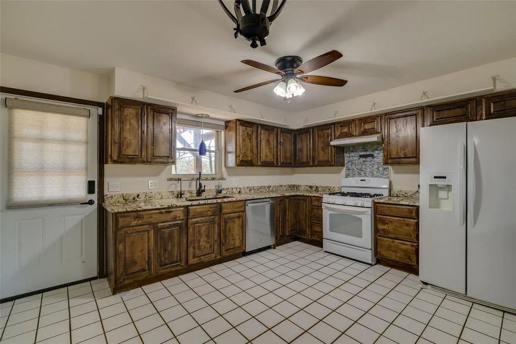 Photo 9 — 2321 County Road 1268, Blanchard, OK 73010