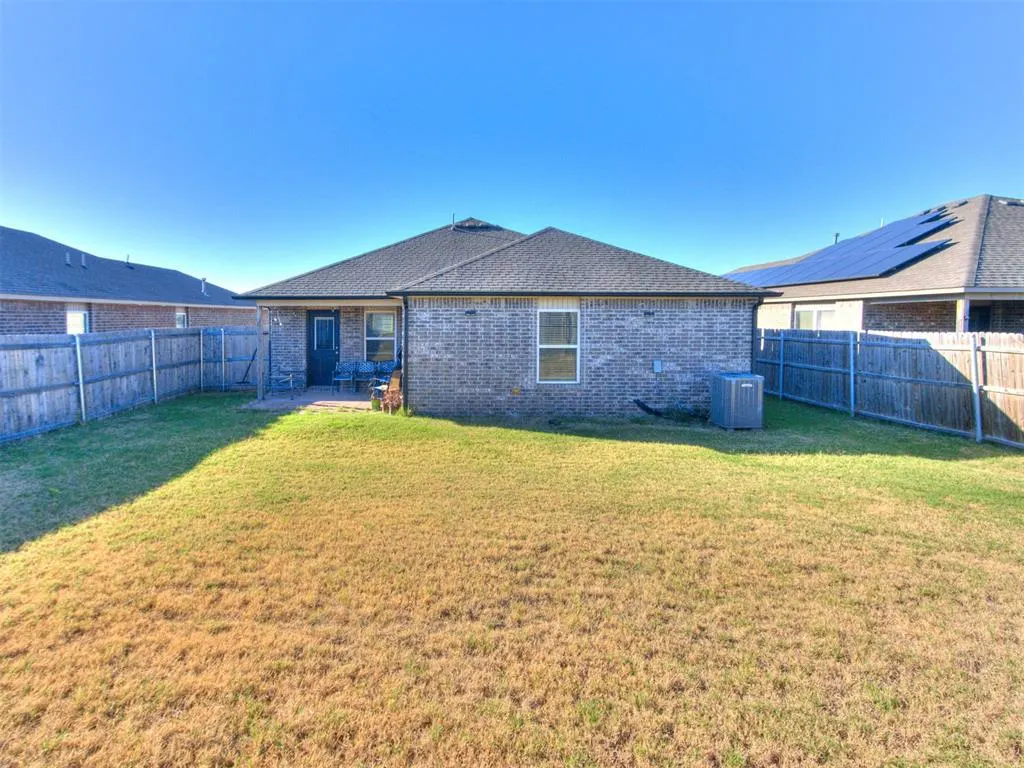 Photo 3 — 9521 NW 121st Street, Yukon, OK 73099