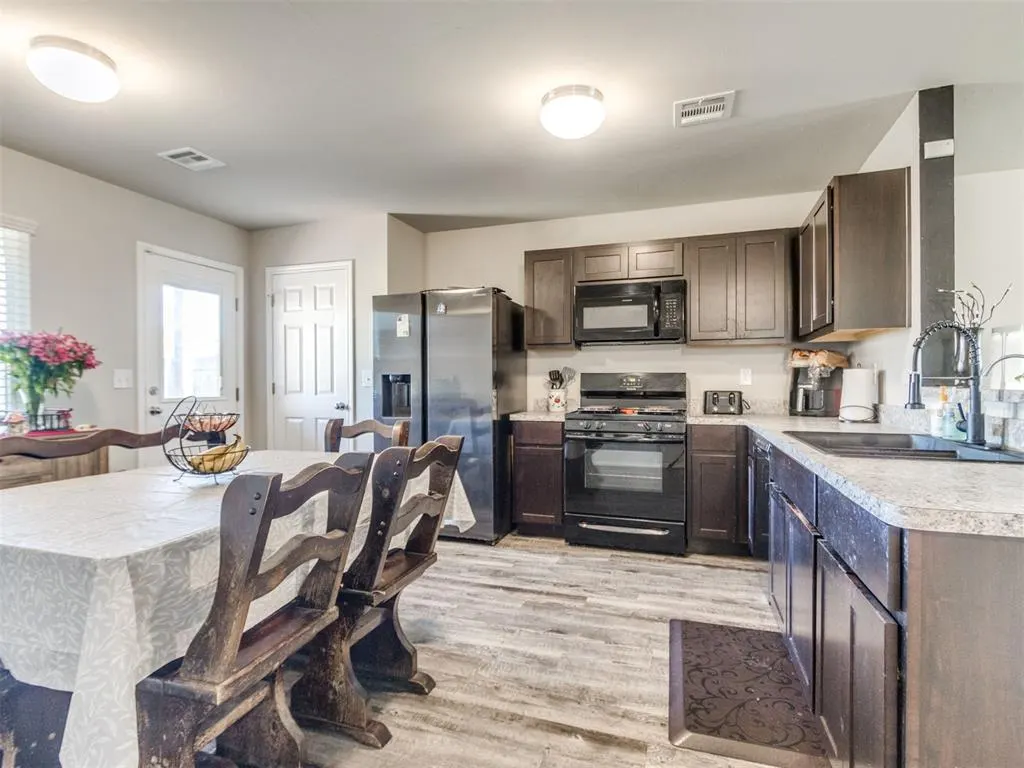 Photo 11 — 9521 NW 121st Street, Yukon, OK 73099
