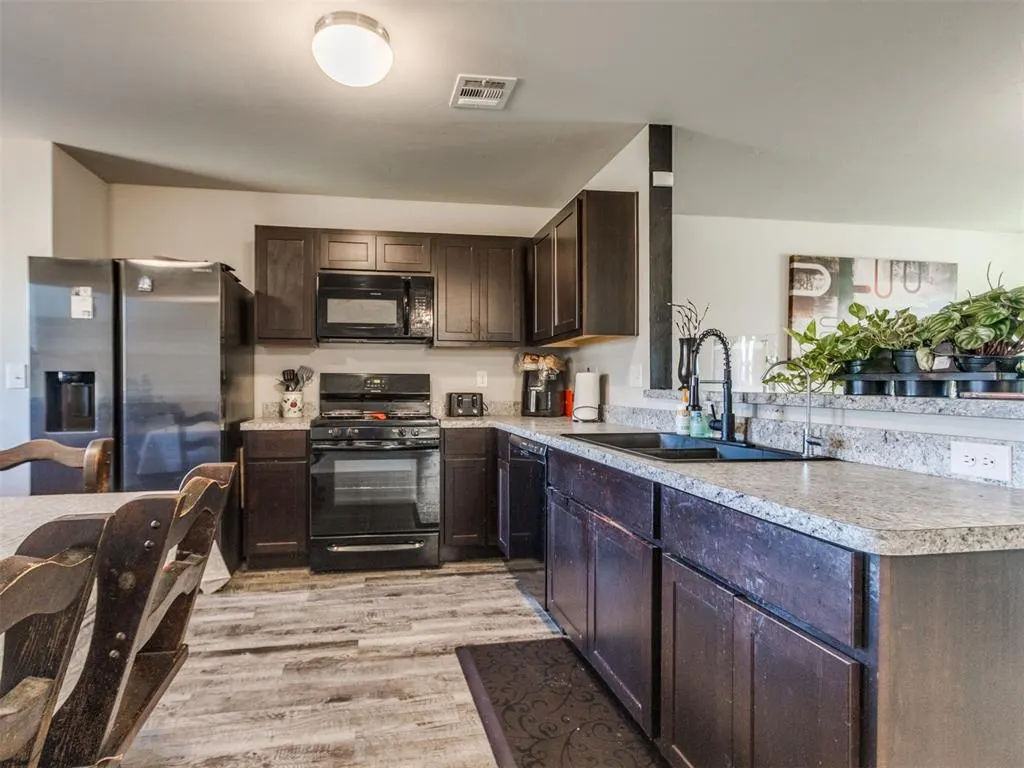 Photo 12 — 9521 NW 121st Street, Yukon, OK 73099