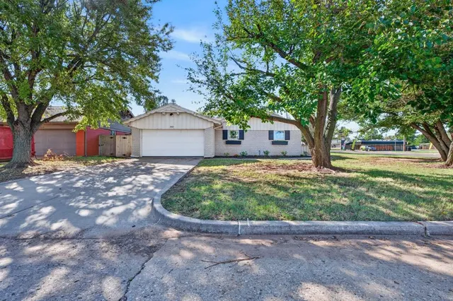 Photo 7 — 2832 Manchester Drive, Oklahoma City, OK 73120