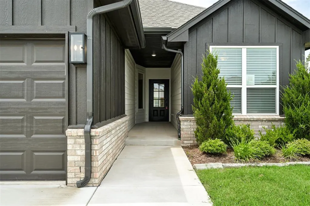 Photo 5 — 7713 Wilshire Woods Drive, Yukon, OK 73099
