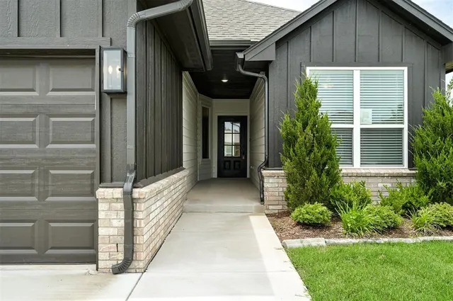 Photo 5 — 7713 Wilshire Woods Drive, Yukon, OK 73099