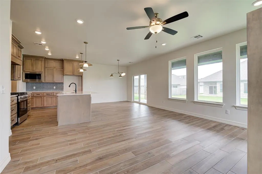 Photo 13 — 7713 Wilshire Woods Drive, Yukon, OK 73099