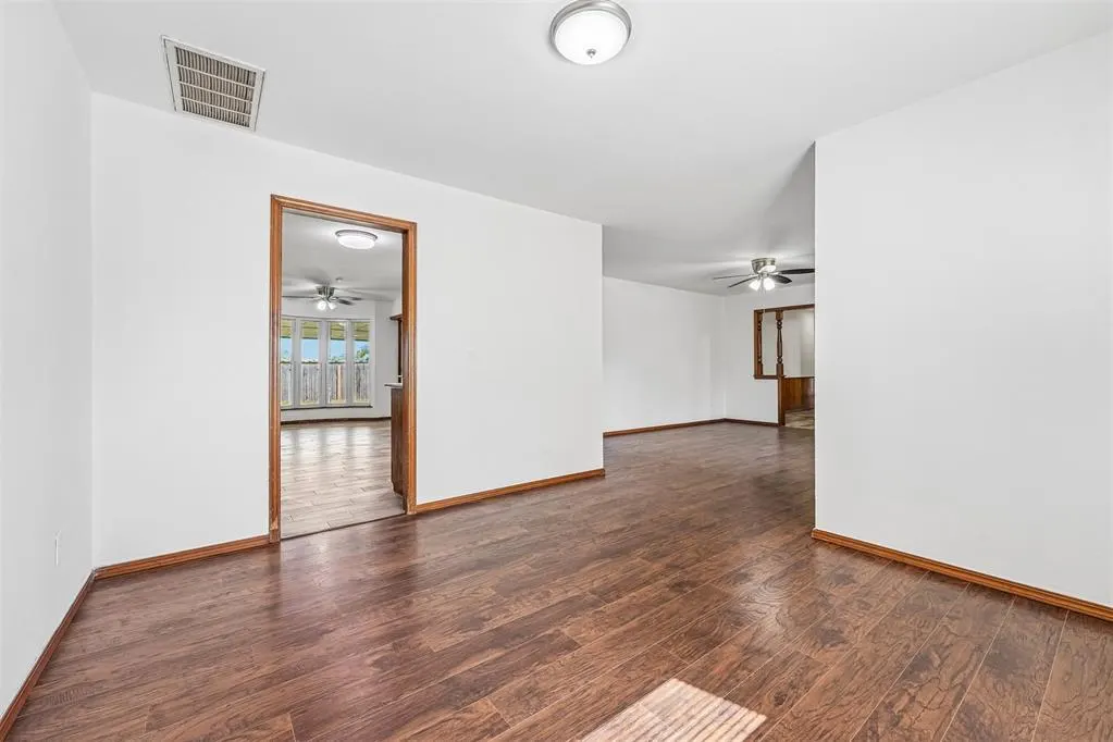 Photo 10 — 3737 Rolling Lane, Midwest City, OK 73110