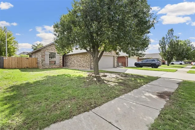 Photo 2 — 2004 NW 172nd Street, Edmond, OK 73012