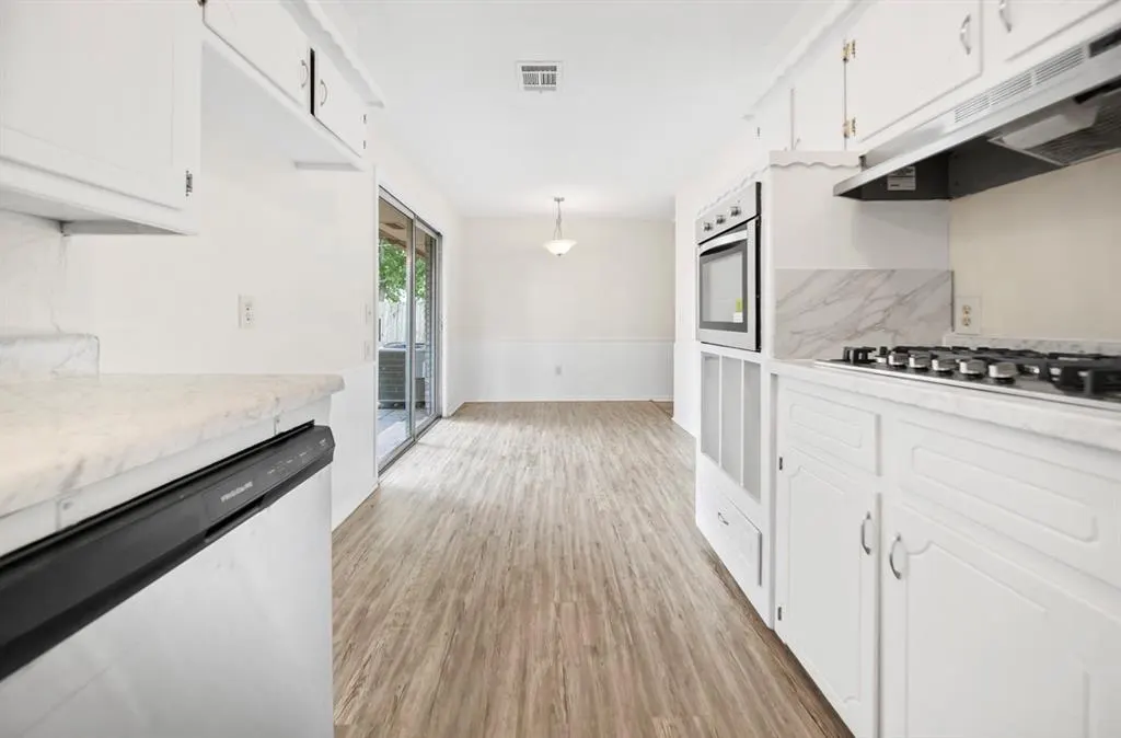 Photo 5 — 753 SW 3rd Street, Moore, OK 73160