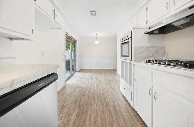 Photo 5 — 753 SW 3rd Street, Moore, OK 73160