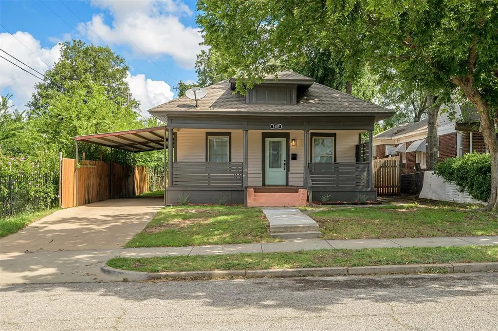 Front exterior — 1609 NW 11th Street, Oklahoma City, OK 73106