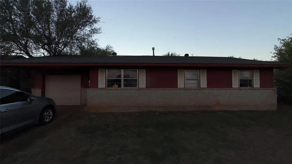 Front exterior — 329 Milky Way, Guthrie, OK 73044