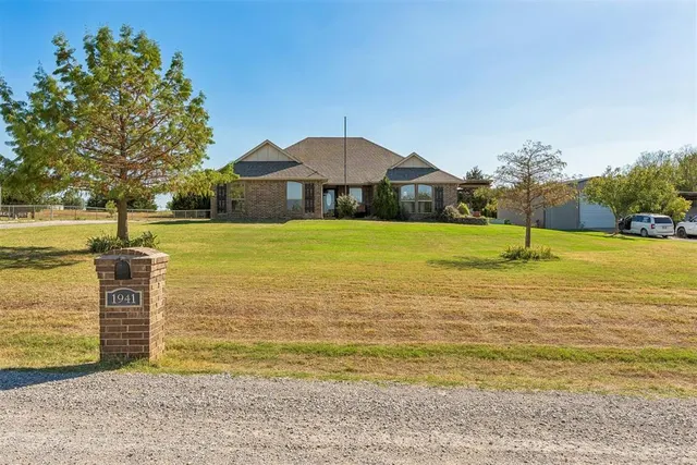 Photo 2 — 1941 County Road 1212, Tuttle, OK 73089
