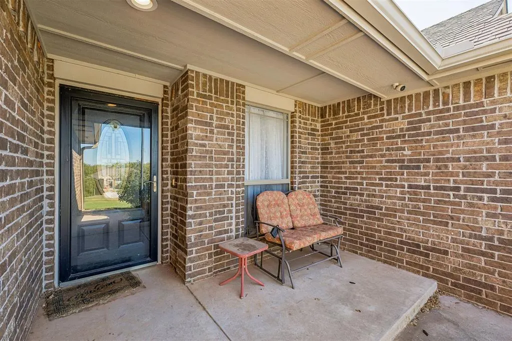 Photo 4 — 1941 County Road 1212, Tuttle, OK 73089