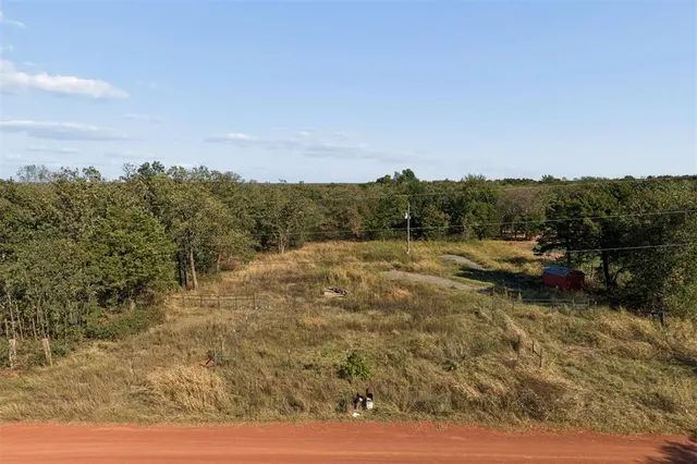 Photo 2 — 11600 Garden Way, Guthrie, OK 73044