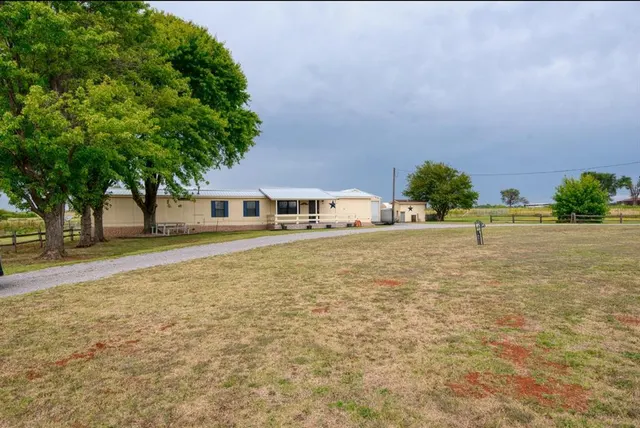 Photo 3 — 19281 N Route 66 Highway, Sayre, OK 73662