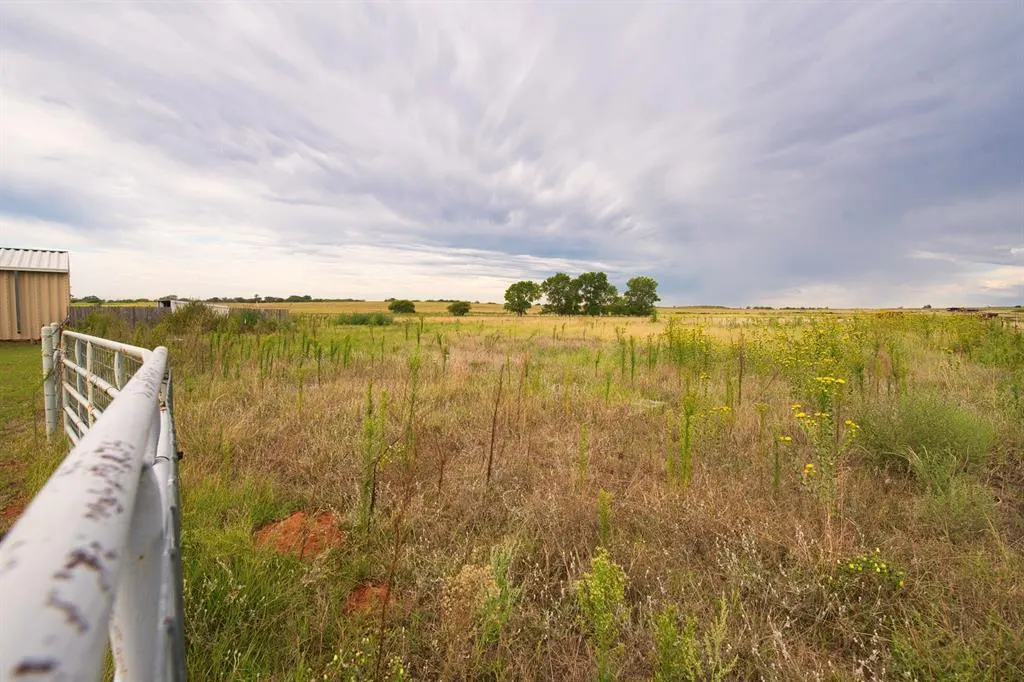 Photo 19 — 19281 N Route 66 Highway, Sayre, OK 73662