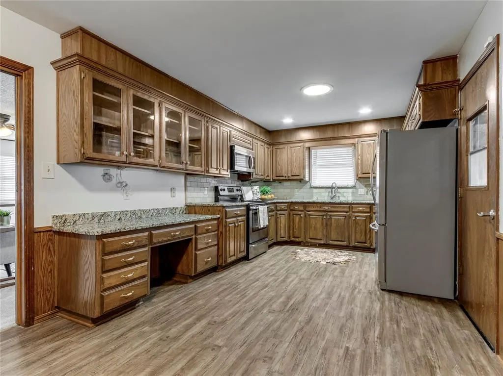 Photo 3 — 712 W Silver Meadow Drive, Midwest City, OK 73110