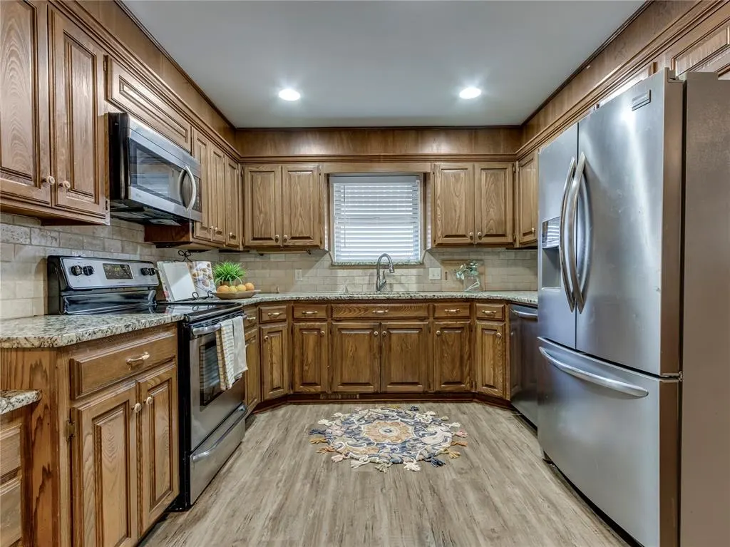 Photo 10 — 712 W Silver Meadow Drive, Midwest City, OK 73110