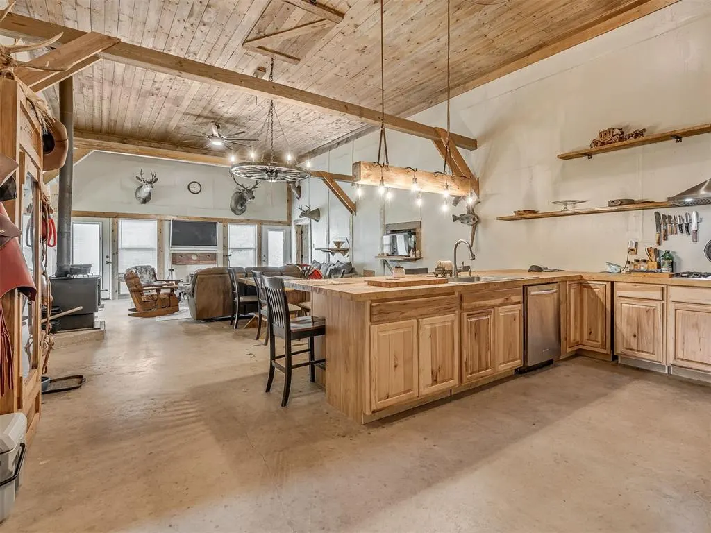 Photo 11 — 377056 E 1040 Road, Okemah, OK 74859-6002
