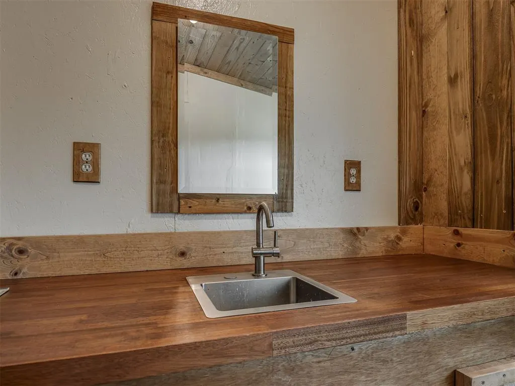 Photo 34 — 377056 E 1040 Road, Okemah, OK 74859-6002