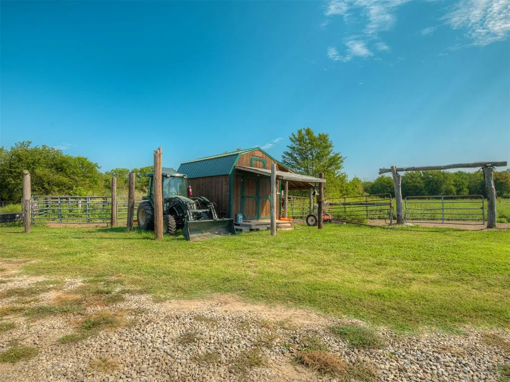 Photo 41 — 377056 E 1040 Road, Okemah, OK 74859-6002