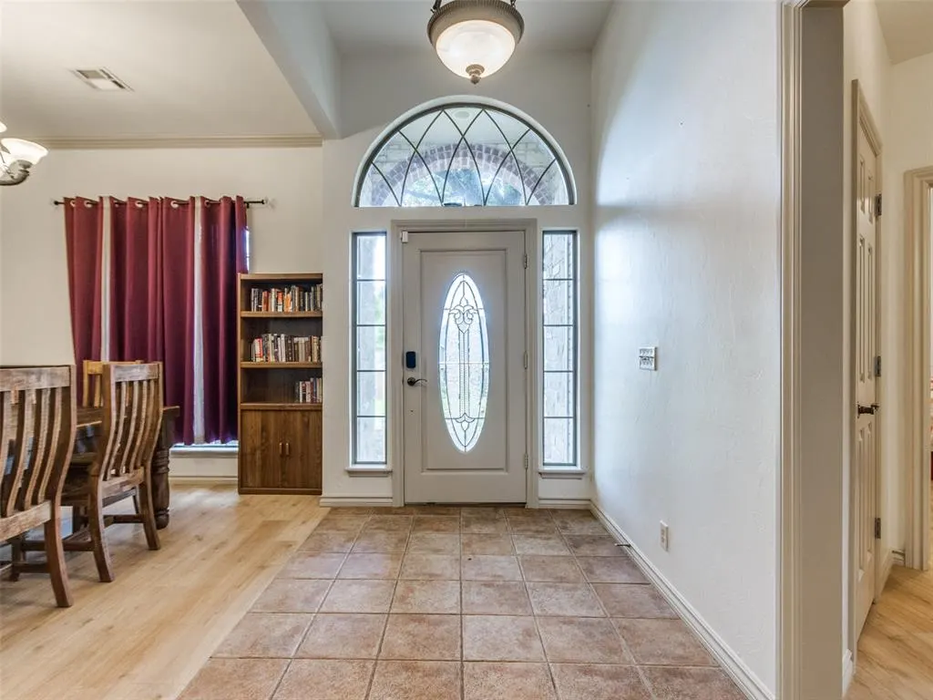 Photo 2 — 3717 Derby Run Drive, Edmond, OK 73034