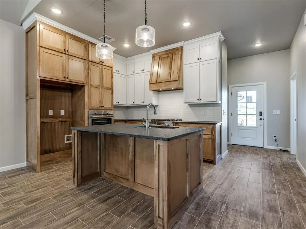 Photo 7 — 12004 Rockbed Drive, Yukon, OK 73099