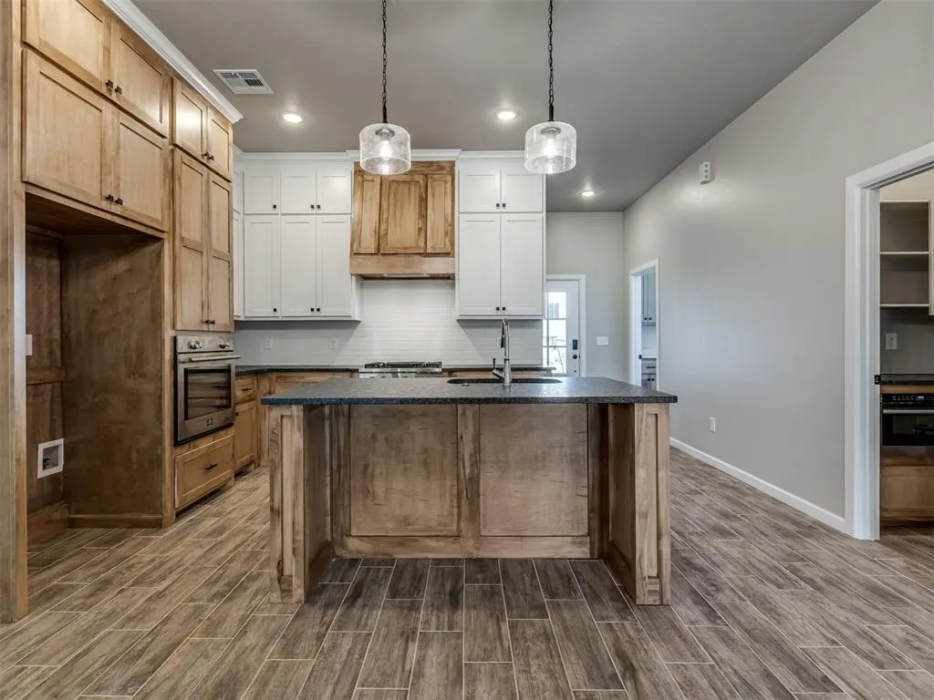 Photo 8 — 12004 Rockbed Drive, Yukon, OK 73099