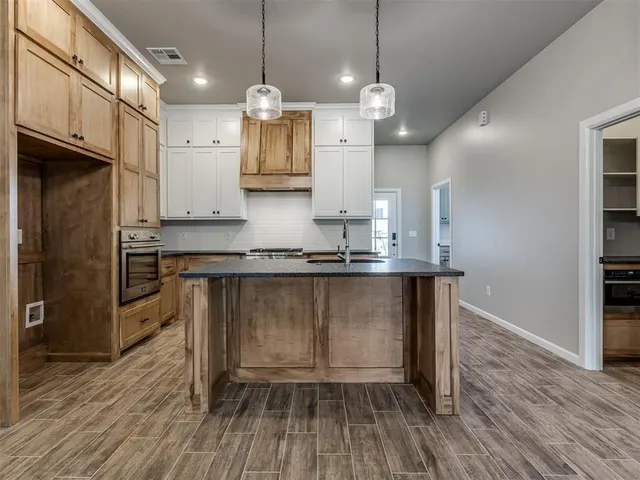 Photo 8 — 12004 Rockbed Drive, Yukon, OK 73099