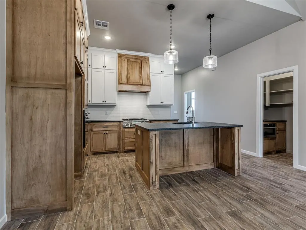 Photo 9 — 12004 Rockbed Drive, Yukon, OK 73099