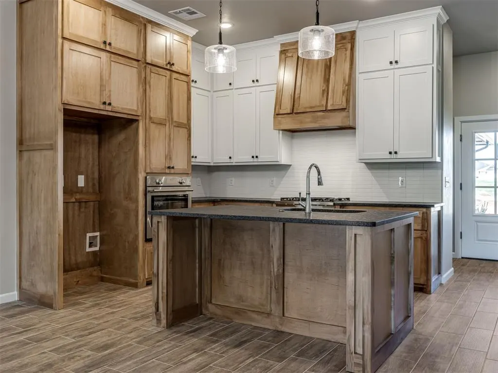Photo 10 — 12004 Rockbed Drive, Yukon, OK 73099