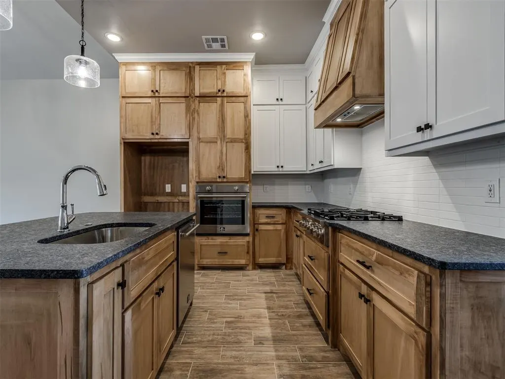 Photo 11 — 12004 Rockbed Drive, Yukon, OK 73099