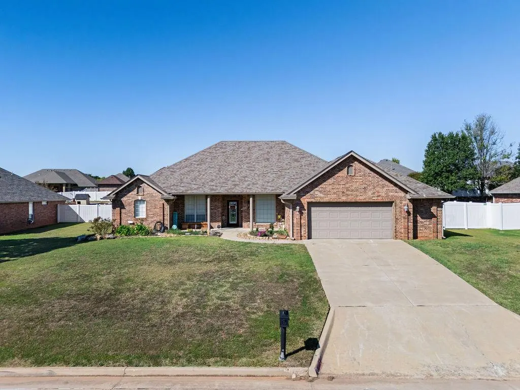 Front exterior — 1712 Pecan Crossing Drive, Shawnee, OK 74804