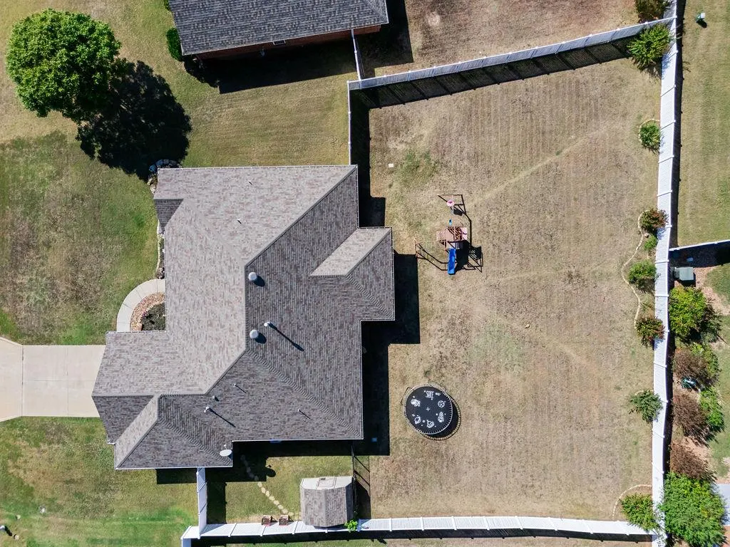 Photo 2 — 1712 Pecan Crossing Drive, Shawnee, OK 74804